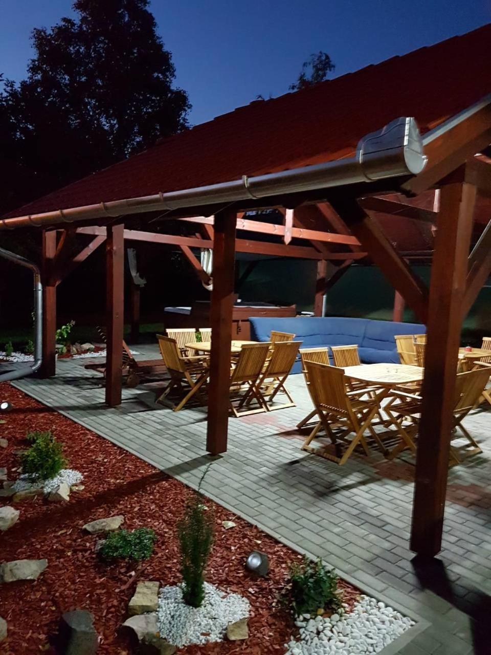 Hotel To Uti Vendeghaz Mezotur Exterior foto