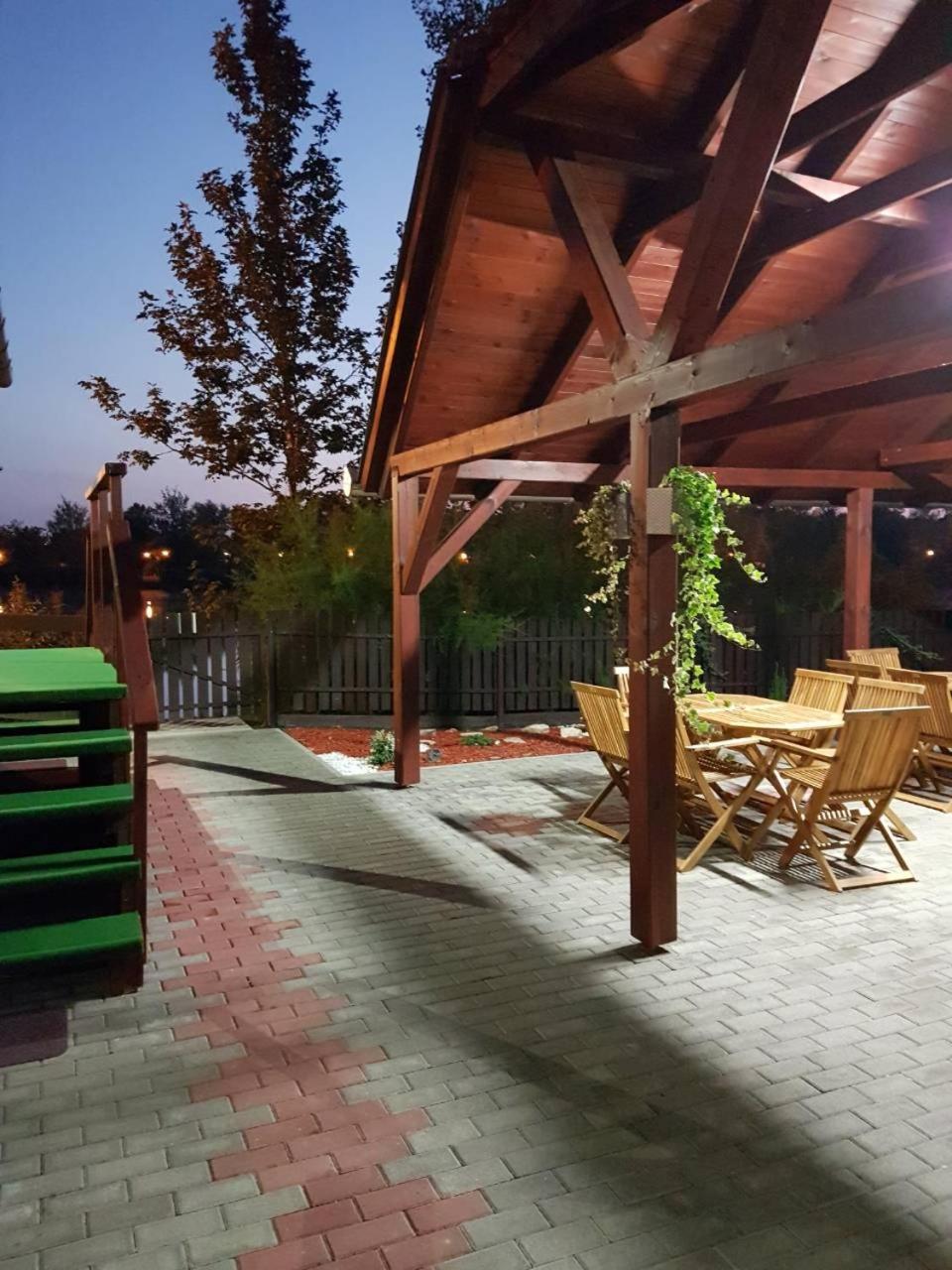 Hotel To Uti Vendeghaz Mezotur Exterior foto